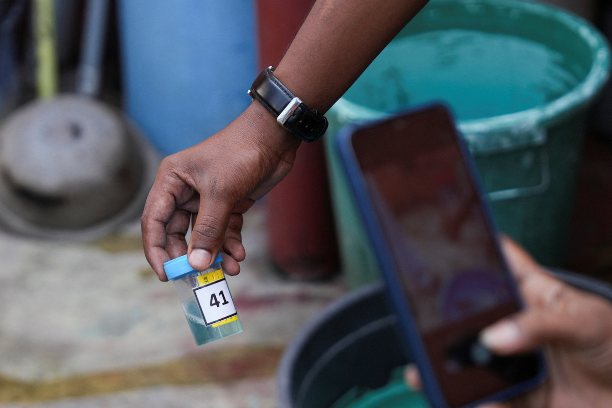 Workers from the Medical Officer of Health (MOH) department collect evidence during an inspection for dengue-related case files at a residential area in Colombo, Sri Lanka, June 19, 2026. REUTERS/Thilina Kaluthotage