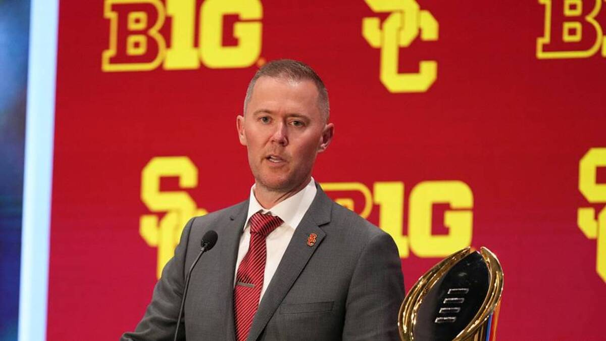  Jul 24, 2025; Las Vegas, NV, USA; USC head coach Lincoln Riley speaks to the media during the Big Ten NCAA college football media days at Mandalay Bay Resort. Mandatory Credit: Lucas Peltier-Imagn Images | Lucas Peltier-Imagn Images 