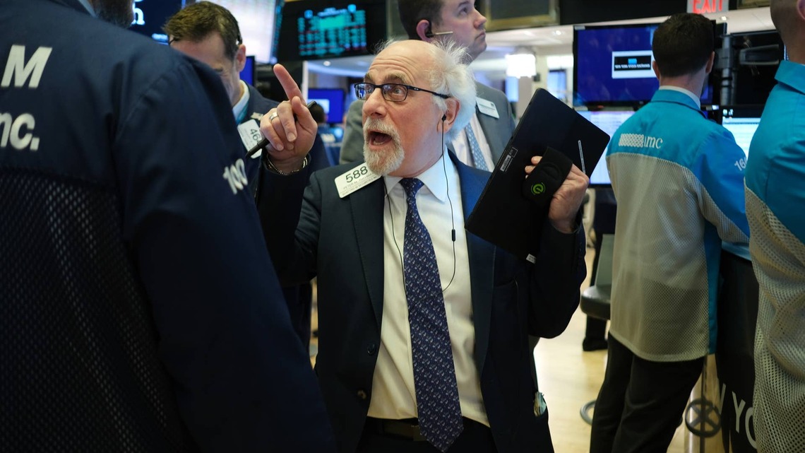 43-year veteran Wall Street analyst sounds alarm on stocks after rare signal flashes 
