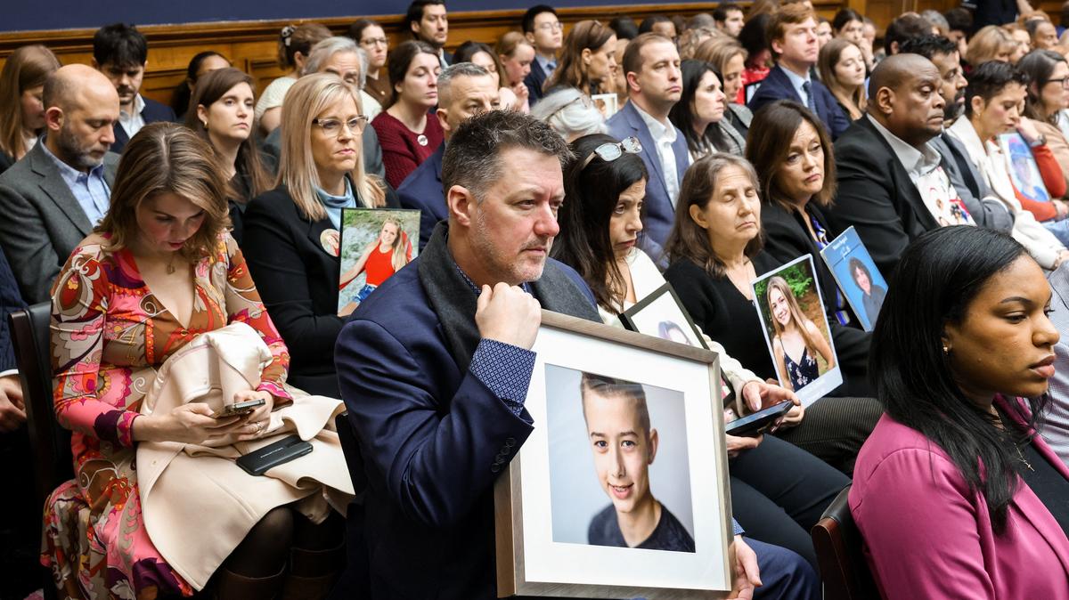 Parents hold images of their children, who were harmed by social media, during a House Energy and Commerce Committee markup of nine bills, including the Kids Internet and Digital Safety (KIDS) Act, on Capitol Hill in Washington, D.C., U.S., March 5, 2026. REUTERS/Kylie Cooper