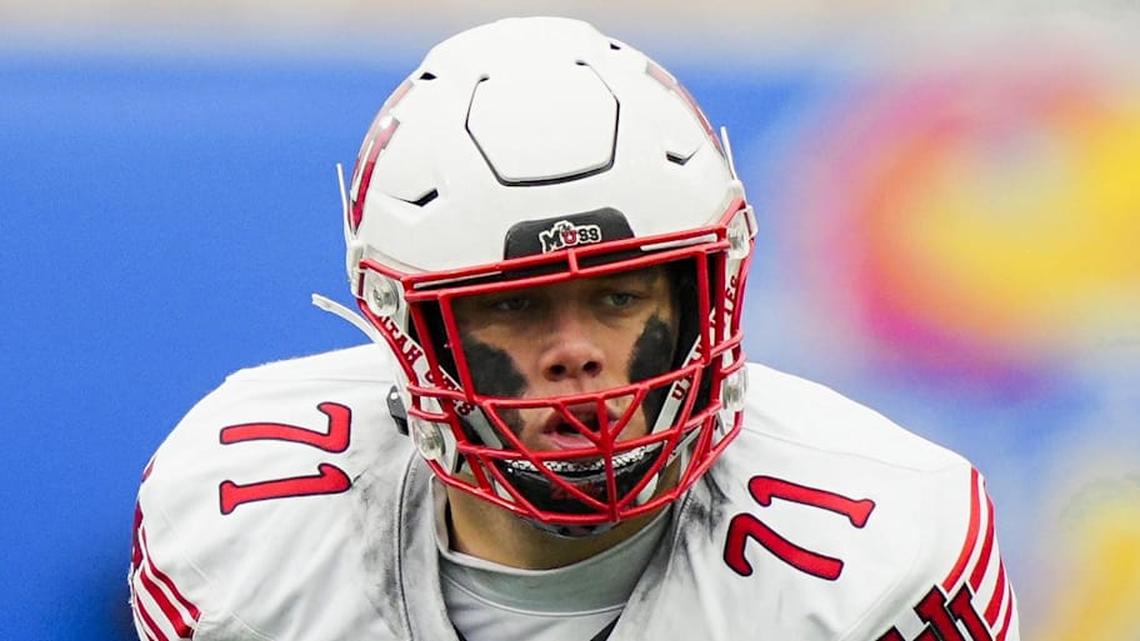  Nov 28, 2025; Lawrence, Kansas, USA; Utah Utes offensive lineman Caleb Lomu (71) gets ready before the snap during the second half against the Kansas Jayhawks at David Booth Kansas Memorial Stadium. Mandatory Credit: Jay Biggerstaff-Imagn Images | Jay Biggerstaff-Imagn Images 