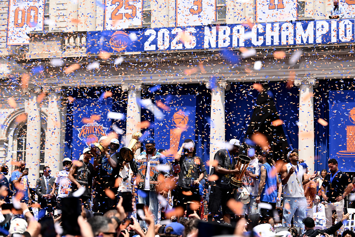 Basketball - NBA - New York Knicks Parade - New York City, New York, U.S. - June 18, 2026 New York Knicks' Karl-Anthony Towns and New York Knicks' Ariel Hukporti hold the Larry O'Brien Championship Trophy and the Bob Cousy Trophy at New York City Hall during the parade REUTERS/Dylan Martinez