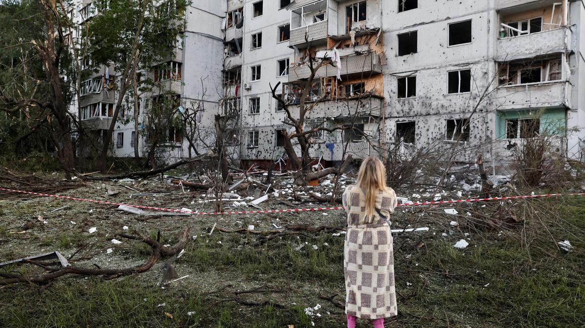 A woman looks at a building damaged during Russian missile and drone strikes, amid Russia's attack on Ukraine, in Kyiv, Ukraine June 2, 2026. REUTERS/Thomas Peter