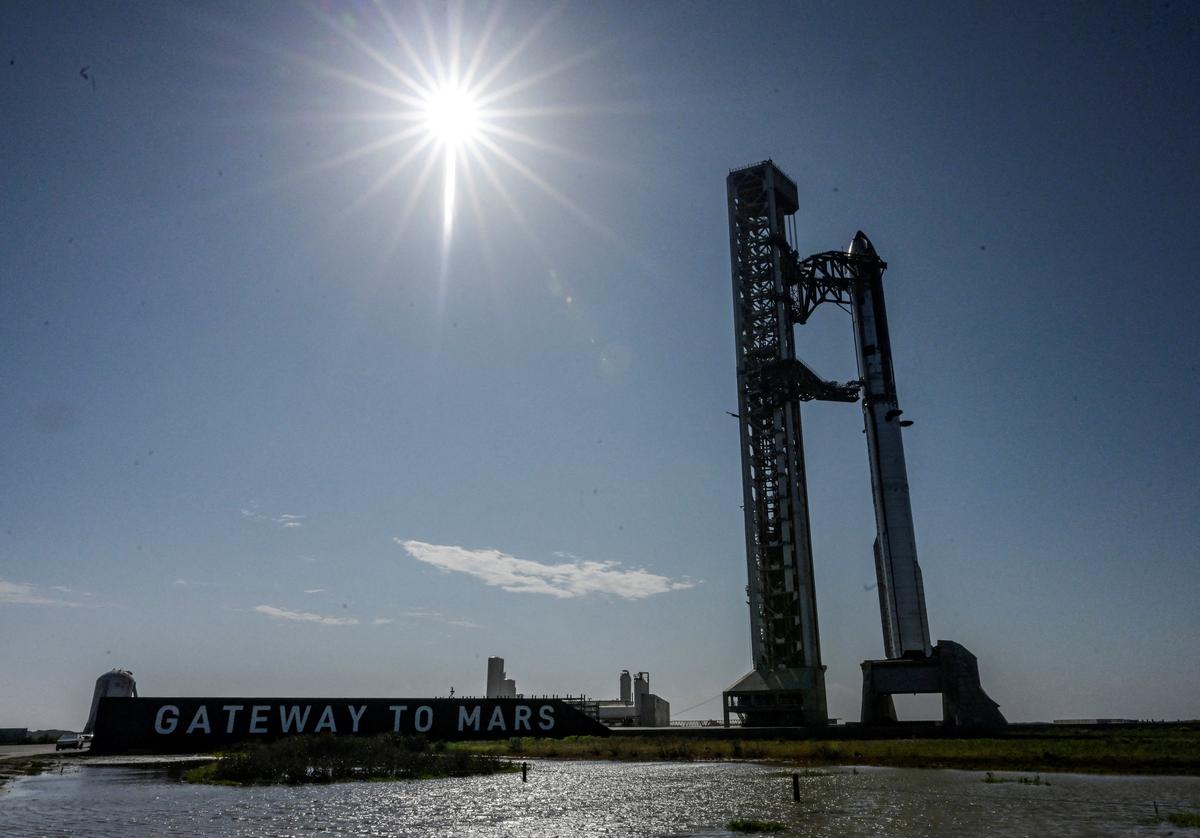 The SpaceX Starship sits atop the Super Heavy Booster as preparations continue for another attempt to launch the 12th test flight of the spacecraft at the company’s launch complex in Starbase, Texas, U.S., May 22, 2026. REUTERS/Steve Nesius