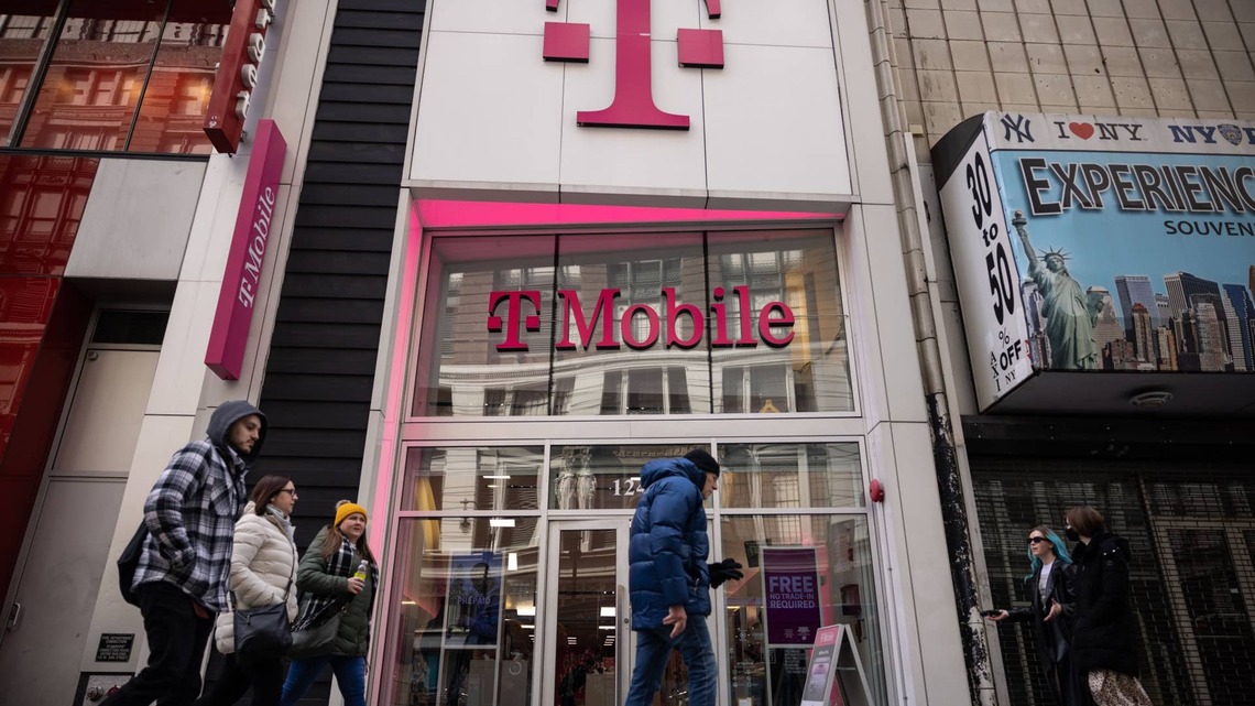 T-Mobile faces backlash over blocking customer support chat screenshots 