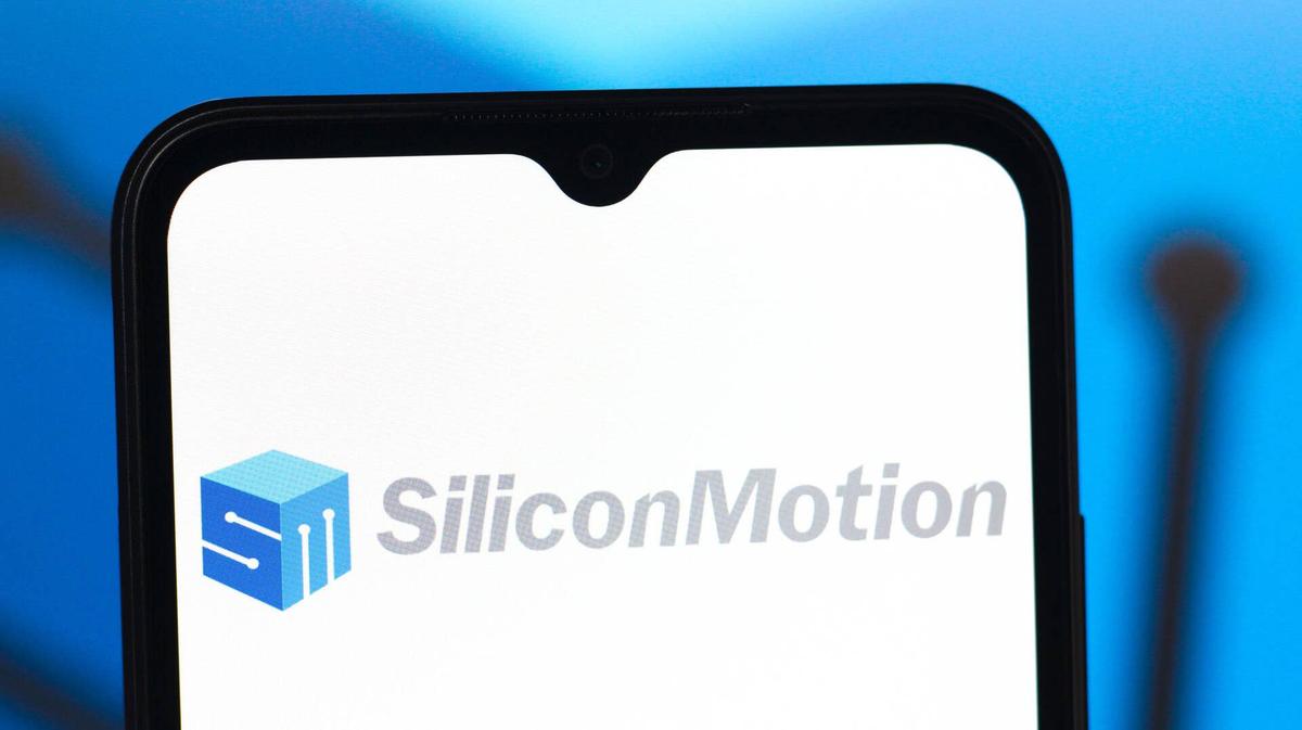  If Silicon Motion hits the midpoint of Q2 guidance, it will have roughly doubled revenue in back-to-back quarters on a YoY basis. 
