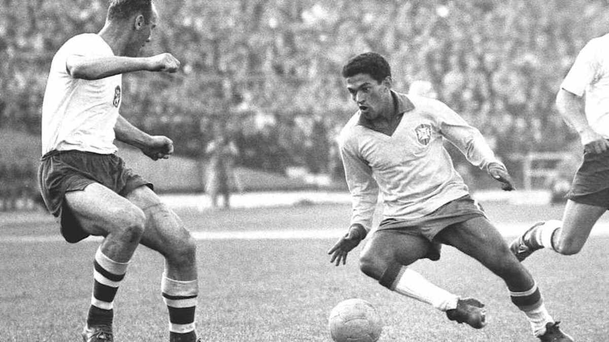  Garrincha was near impossible to stop. | IMAGO/Horstmüller 