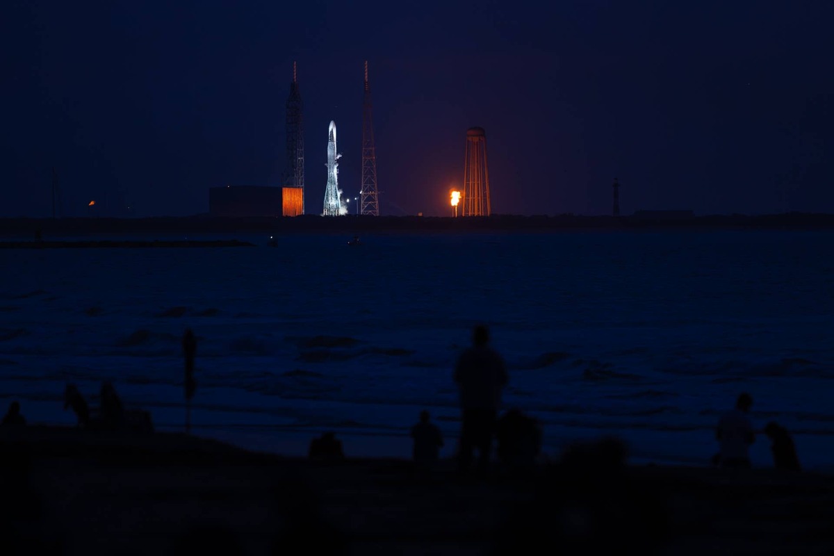  AST SpaceMobile launched three BlueBird satellites into orbit Wednesday, pushing shares up 6% despite a rough May marked by earnings misses and analyst downgrades. 