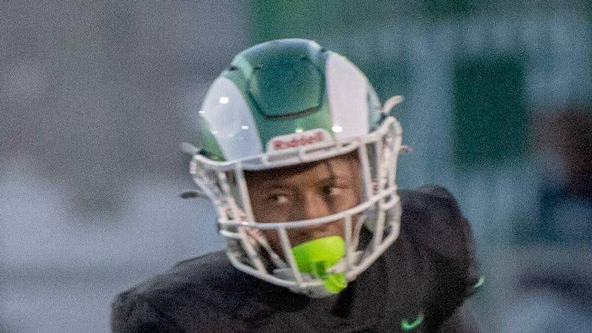  St. Mary's Kenneth Moore III, right, evades Marin Catholic's Luke Chigos during a varsity football game at St. Mary's Sanguinetti Field in Stockton on Sep. 5, 2025. | CLIFFORD OTO/THE STOCKTON RECORD / USA TODAY NETWORK via Imagn Images 