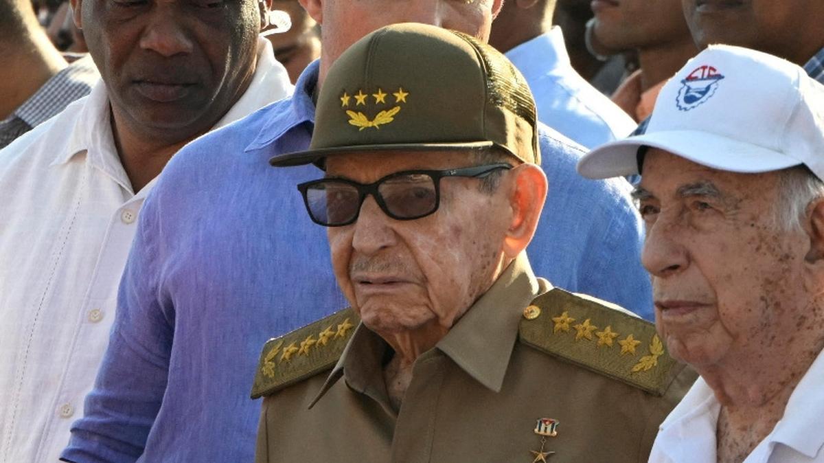 FILE PHOTO: Cuba’s former President Raul Castro attends a May Day parade, in Havana, Cuba, May 1, 2026. REUTERS/Norlys Perez/File Photo