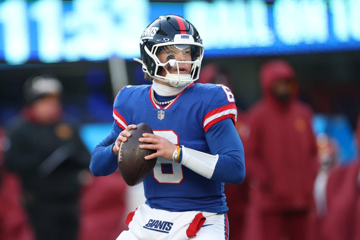  Dec 14, 2025; East Rutherford, New Jersey, USA; New York Giants quarterback Jaxson Dart (6) prepares to pass the ball during the fourth quarter against the Washington Commanders at MetLife Stadium. Mandatory Credit: Vincent Carchietta-Imagn Images 