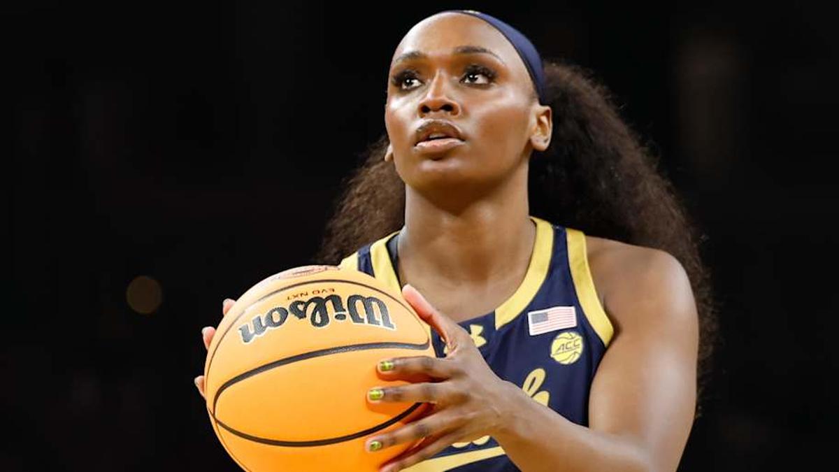  Mar 27, 2026; Fort Worth, TX, USA; Notre Dame Fighting Irish guard Kk Bransford (14) shoots a free throw against the Vanderbilt Commodores during the first half at Dickies Arena. Mandatory Credit: Chris Jones-Imagn Images | Chris Jones-Imagn Images 