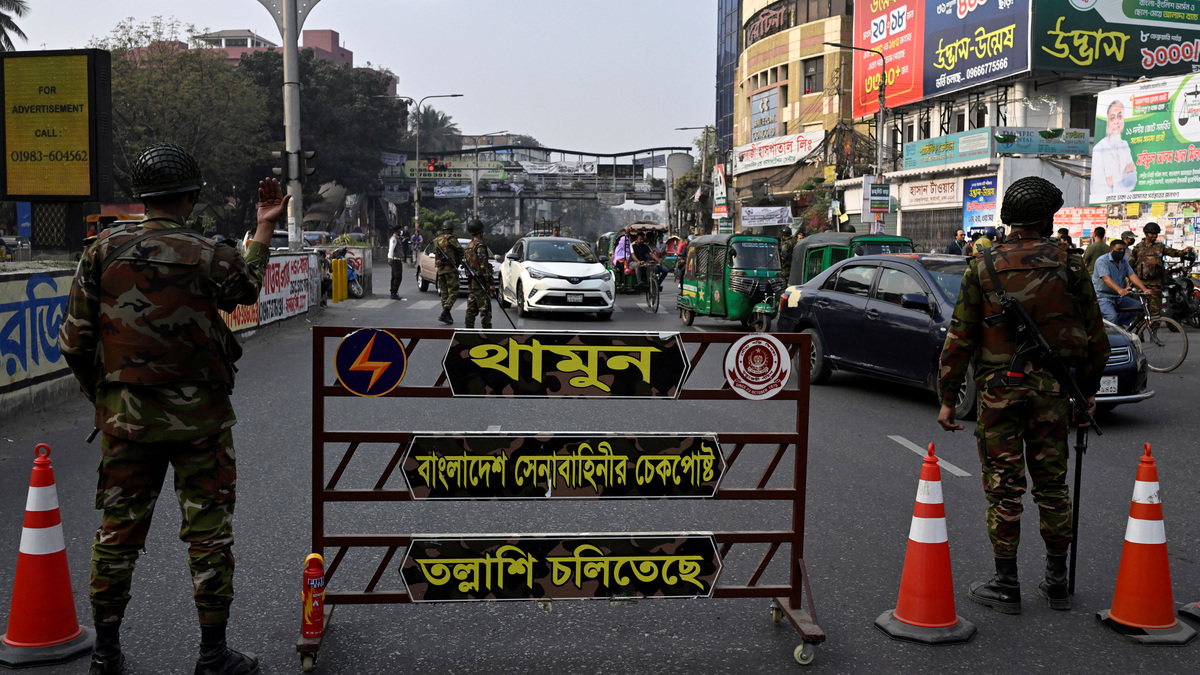 Members of the Bangladesh Army direct traffic at a temporary checkpoint in Dhaka, Bangladesh, February 11, 2026. REUTERS/Fatima Tuj Johora
