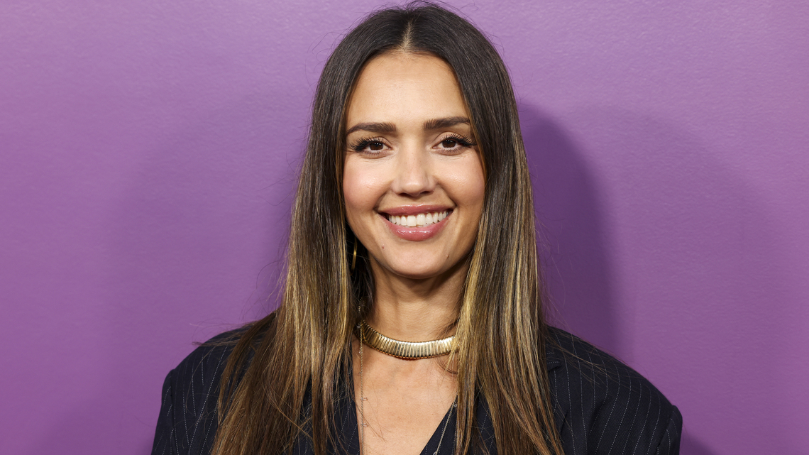 Jessica Alba's Chocolate Brown Jeans Are the 'It'-Girl Trend for Fall 