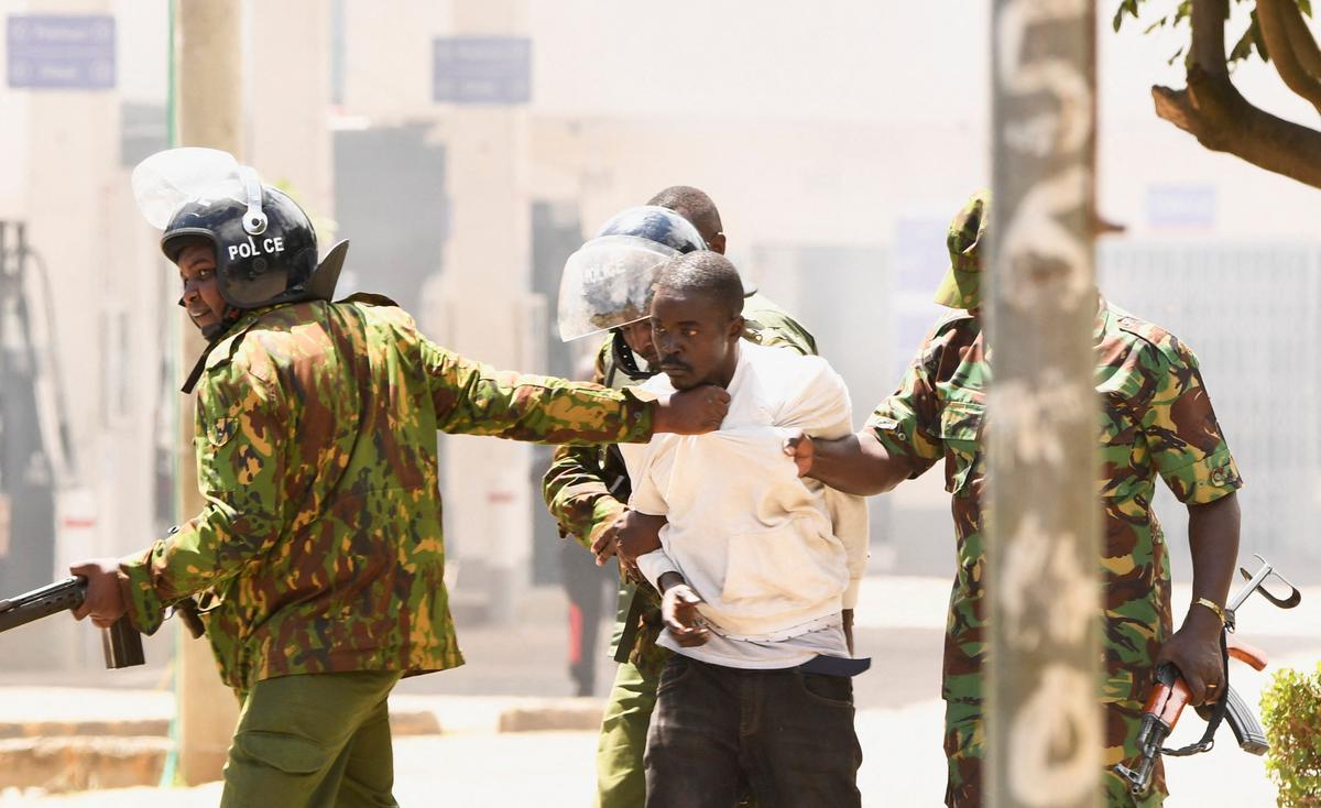 Riot police officers detain a demonstrator during protests against a U.S.-backed Ebola quarantine plan on the establishment of a 50-bed facility at a Kenyan air force base that was intended to host Americans exposed to Ebola, in Nanyuki town, in Laikipia County, Kenya June 1, 2026. REUTERS/John Muchucha