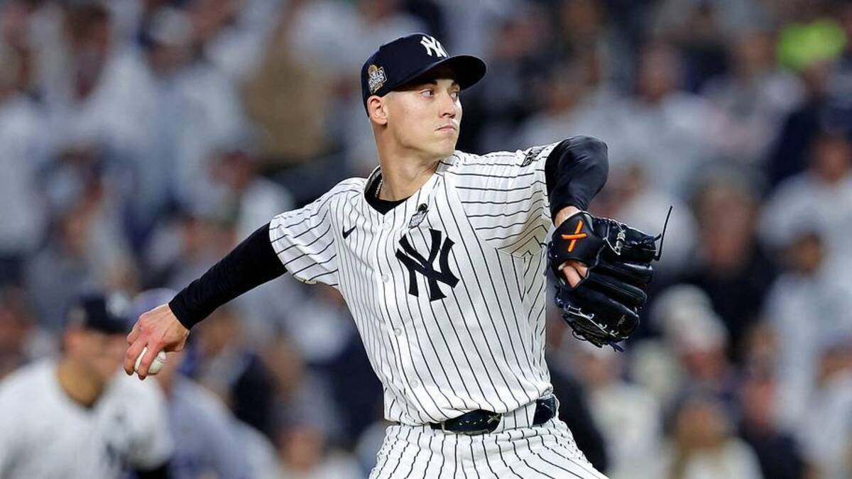  New York Yankees pitcher Luke Weaver (30) pitches during the eighth inning against the Los Angeles Dodgers in game four of the 2024 MLB World Series at Yankee Stadium. | USA TODAY Sports via Reuters Connect 