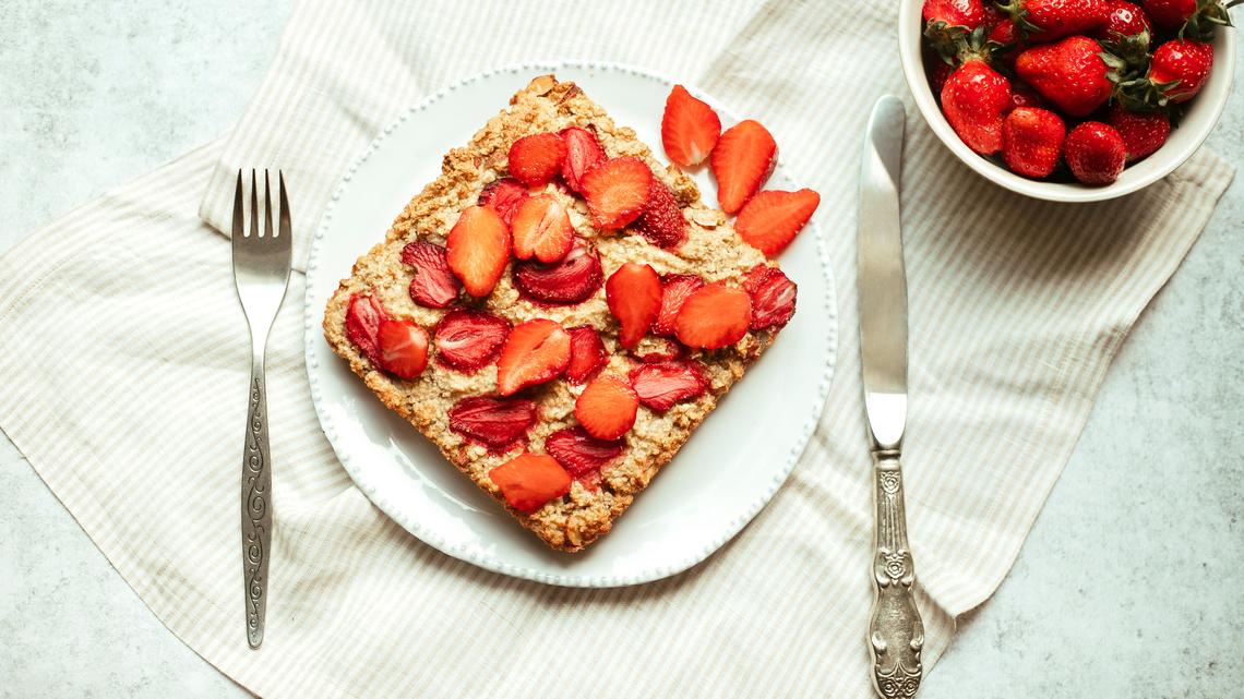 Strawberry Cheesecake Baked Oatmeal Is Our Favorite Dessert for Breakfast