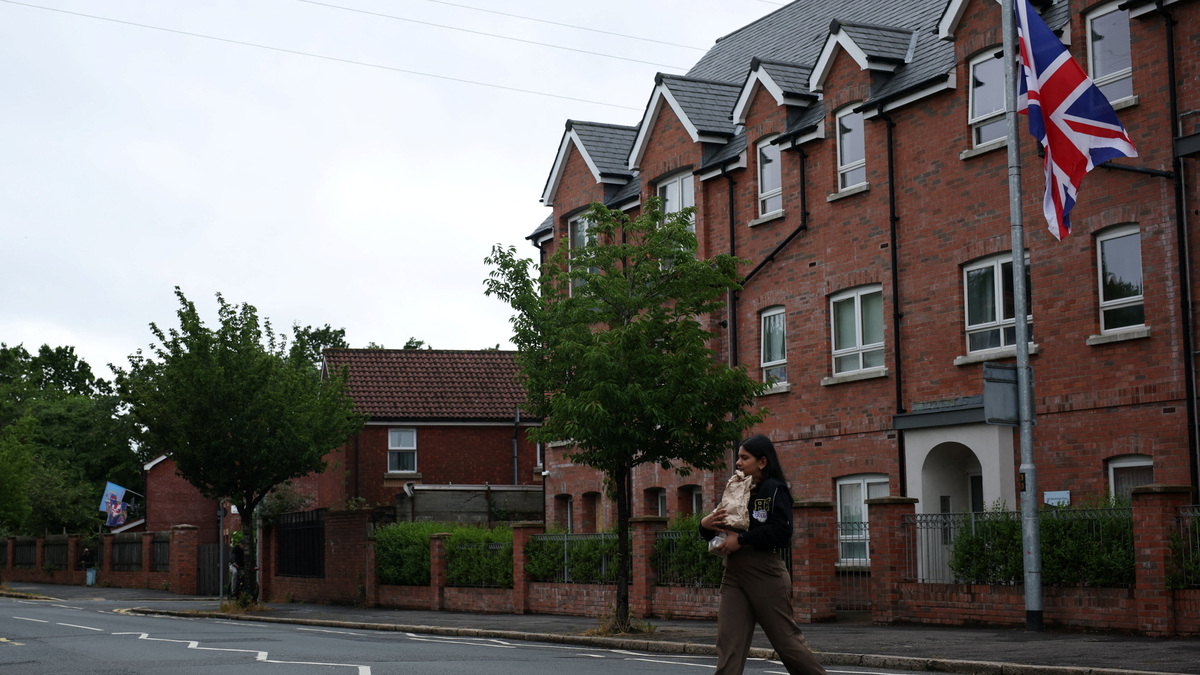 Ruchira Rangaprasad delivers homemade food to vulnerable migrants, following a knife attack on June 8, which left a man seriously injured and prompted police to declare it as a critical incident, in Belfast, Northern Ireland, June 11, 2026. REUTERS/Isabel Infantes