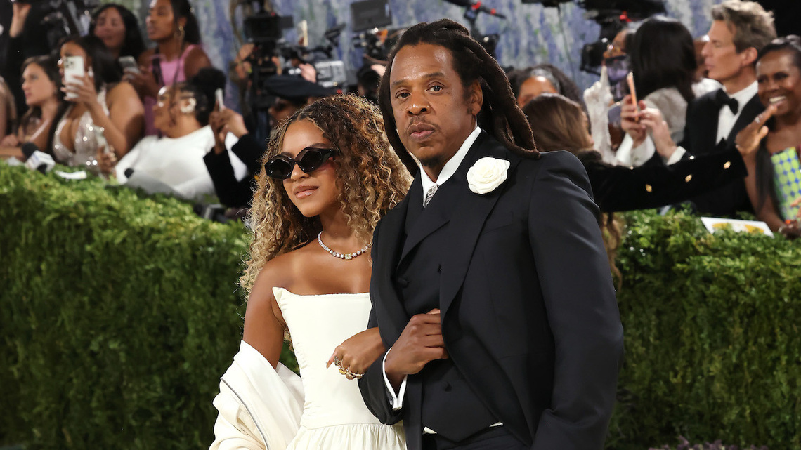 Jay-Z Hugs Daughter Blue Ivy, 14, After Piano Performance During L.A. Show 