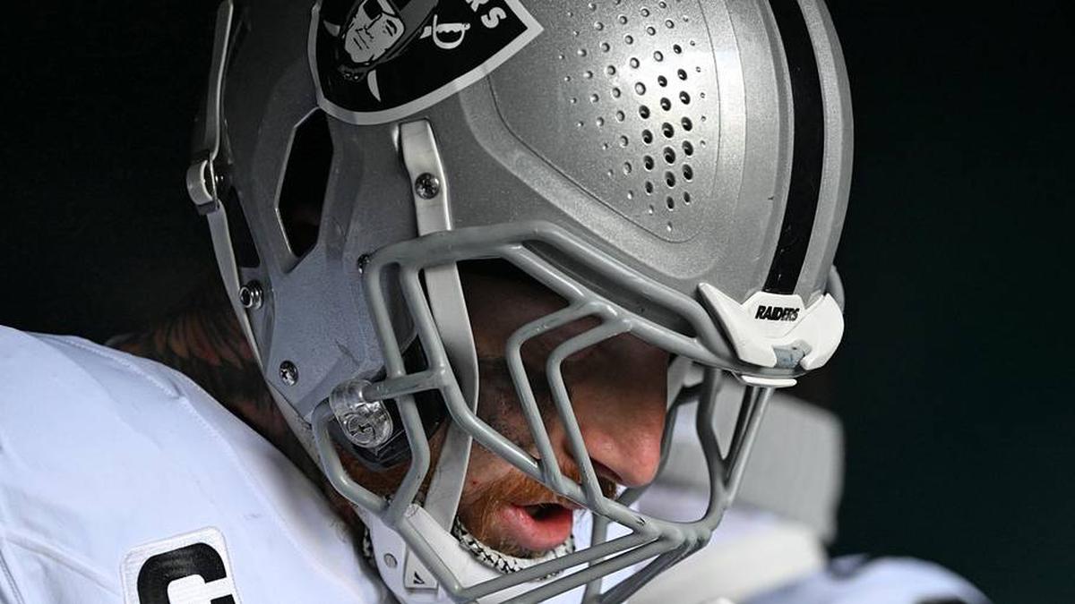  Dec 14, 2025; Philadelphia, Pennsylvania, USA; Las Vegas Raiders defensive end Maxx Crosby (98) in the tunnel against the Philadelphia Eagles at Lincoln Financial Field. Mandatory Credit: Eric Hartline-Imagn Images | Eric Hartline-Imagn Images 