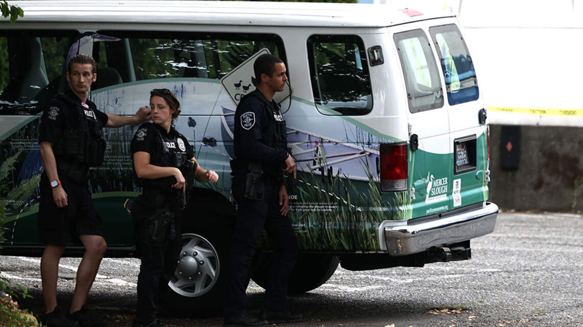 2 dead, 5 injured after shooting at Seattle Center, authorities say