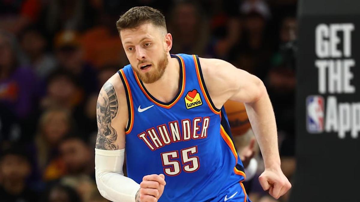  Apr 27, 2026; Phoenix, Arizona, USA; Oklahoma City Thunder center Isaiah Hartenstein (55) against the Phoenix Suns during game four of the first round of the 2026 NBA Playoffs at Mortgage Matchup Center. | Mark J. Rebilas-Imagn Images 