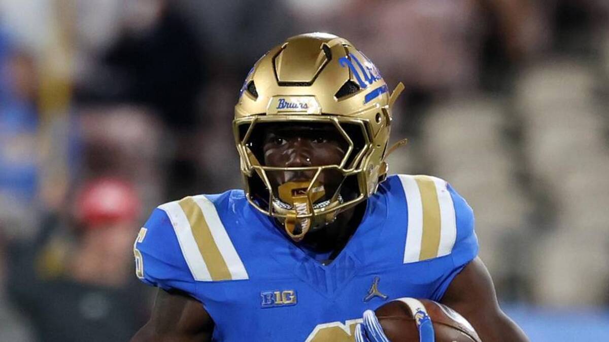  Sep 12, 2025; Pasadena, California, USA; UCLA Bruins running back Anthony Woods (6) runs with the ball during the second quarter against the New Mexico Lobos at Rose Bowl. Mandatory Credit: Kiyoshi Mio-Imagn Images | Kiyoshi Mio-Imagn Images 