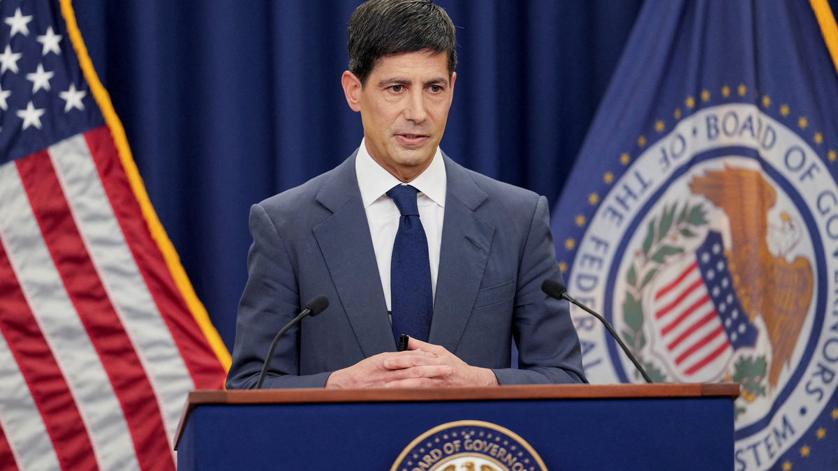 FILE PHOTO: New U.S. Federal Reserve Chairman Kevin Warsh holds a press conference following a two-day meeting of the Federal Open Market Committee (FOMC), at the U.S. Federal Reserve in Washington, D.C., U.S. June 17, 2026. REUTERS/Eric Lee/File Photo