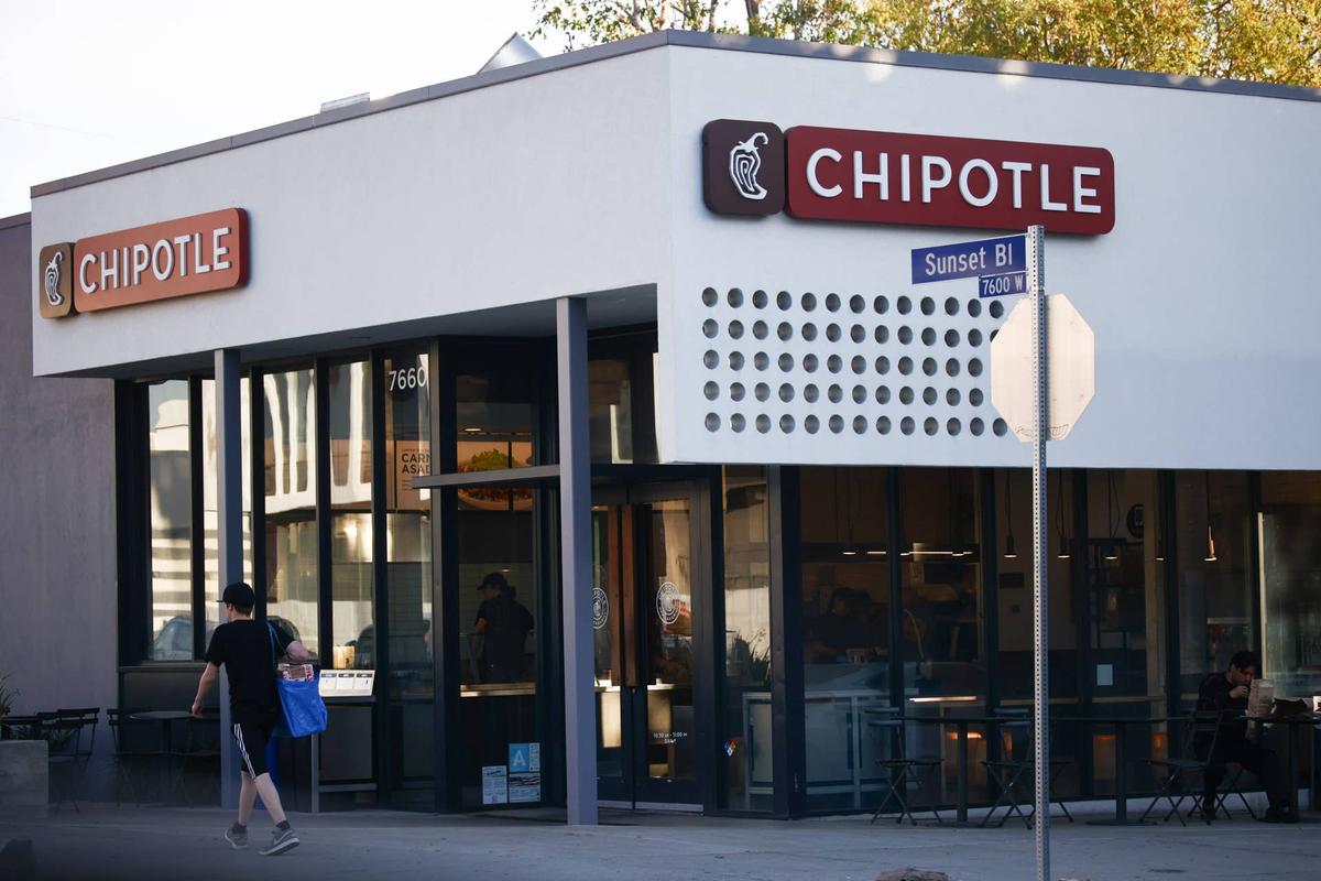  Chipotle hopes to take a bite out of Taco Bell's afternoon traffic. Porzycki/Getty Images