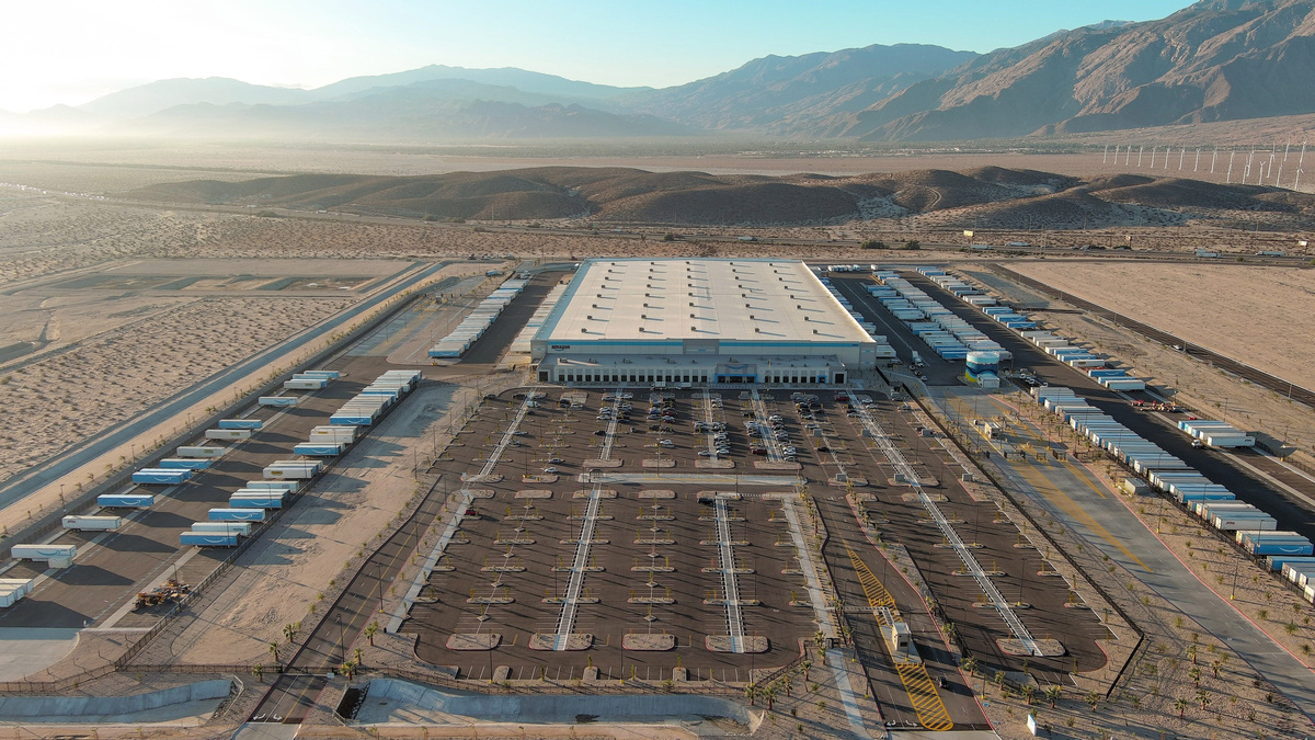 The new Amazon warehouse in south Desert Hot Springs near Interstate 10 and Indian Canyon Drive, seen Nov. 19, 2025.