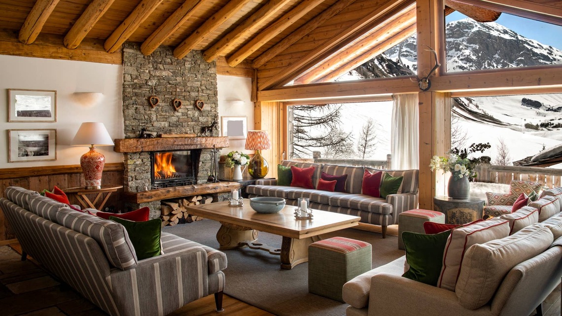 ‘Chalet Chic' Is the Cozy Decorating Look Made for Cold Weather 