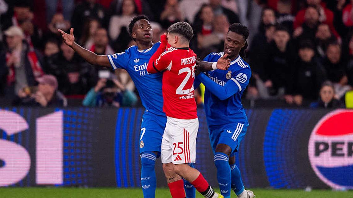  Vinicius Junior (left) accused Gianluca Prestianni (center) or hurlign racial abuse his way. | Miguel Lemos/DeFodi Images/DeFodi/Getty Images 