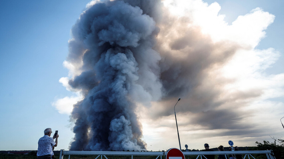 Wildberries depot ablaze near Moscow as drone downed in Romania 