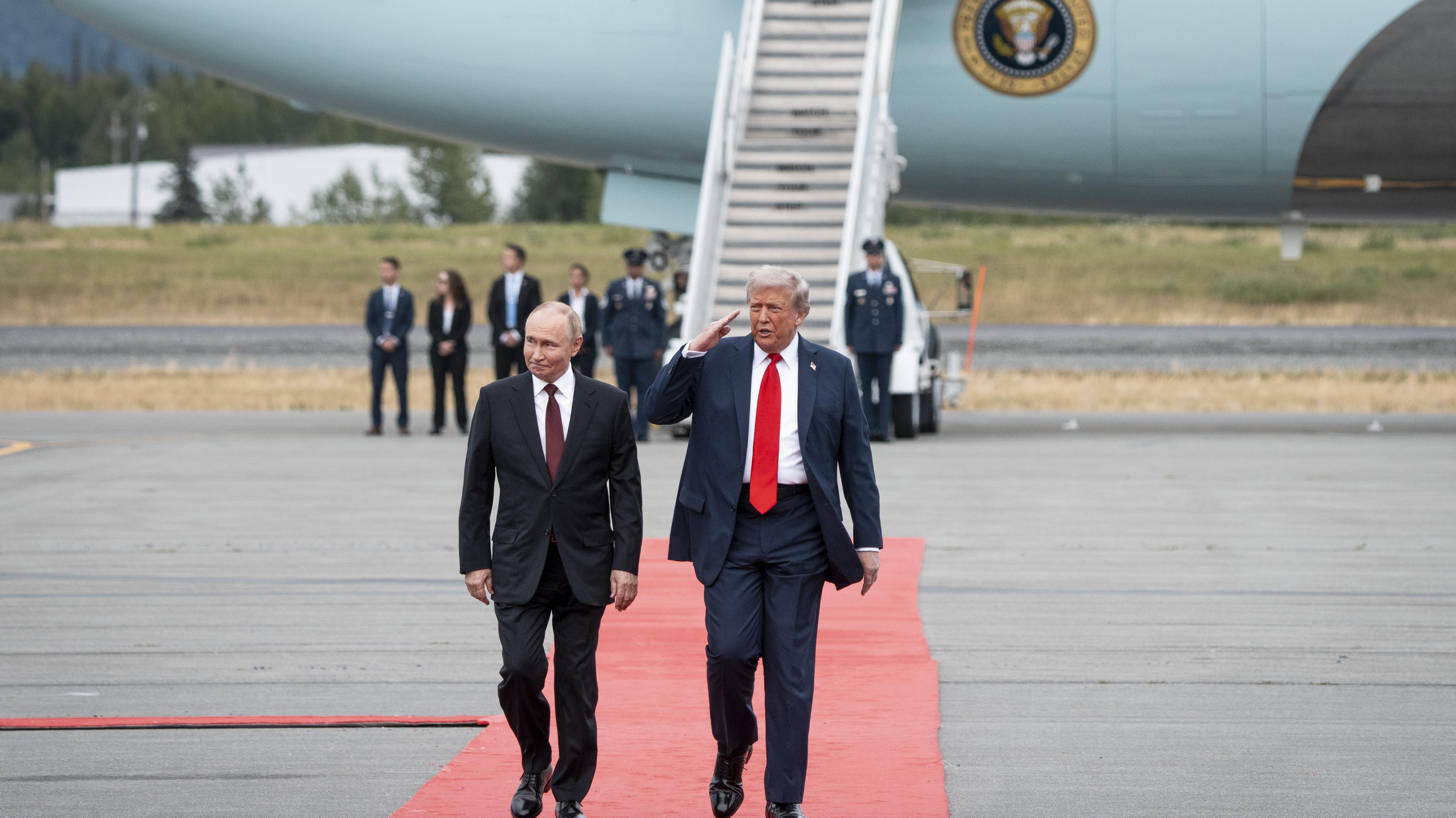 Putin y Trump hablan por teléfono de Irán y Venezuela en su primera conversación en 2026