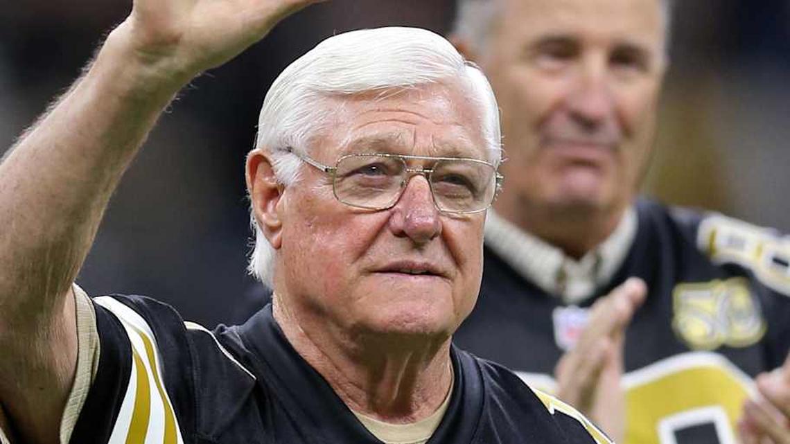  Nov 27, 2016; New Orleans, LA, USA; Billy Kilmer, a quarterback on the New Orleans Saints team of 1967, is honored with other members of the team in a pregame ceremony before the game against the Los Angeles Rams at the Mercedes-Benz Superdome. Mandatory Credit: Chuck Cook-Imagn Images | Chuck Cook-Imagn Images 