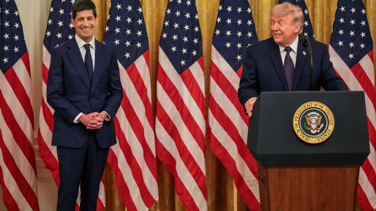 FILE PHOTO: U.S. President Donald Trump delivers remarks during the swearing-in ceremony for incoming Federal Reserve Chair Kevin Warsh in the East Room of the White House in Washington, D.C., U.S., May 22, 2026. REUTERS/Jonathan Ernst/File Photo