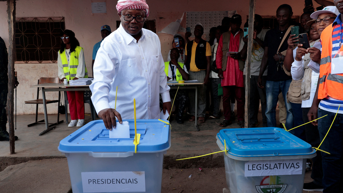 Guinea-Bissau military leaders bar ousted president's return