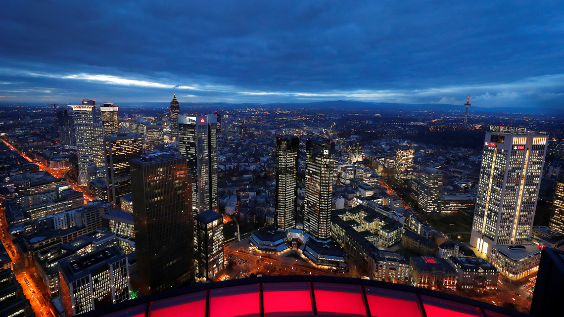 Euro zone lending holds up even as banks tighten access