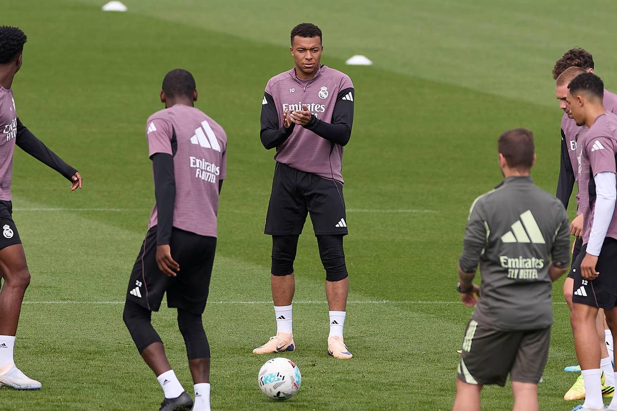  Kylian Mbappe of Real Madrid CF seen in action during a training session at Ciudad Real Madrid, on the eve of the LaLiga EA Sports 2025/2026 week 36 football match between Real Madrid CF and Real Oviedo. (Photo by Federico Titone/SOPA Images/LightRocket via Getty Images) Photo by Federico Titone/SOPA Images/LightRocket via Getty Images