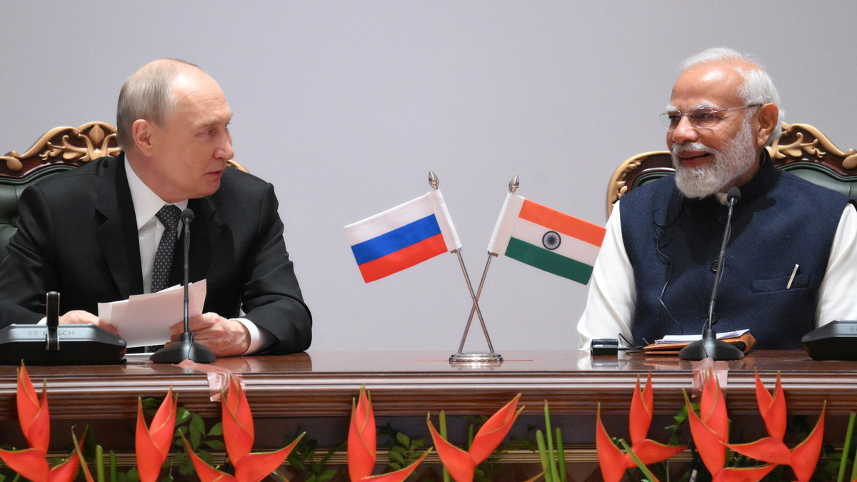Russia's President Vladimir Putin and India's Prime Minister Narendra Modi attend the India-Russia Business Forum in New Delhi, India, December 5, 2025. Sputnik/Grigory Sysoyev/Pool via REUTERS