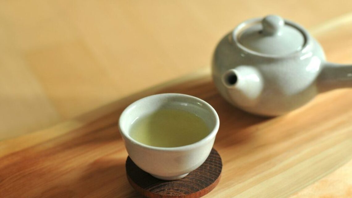 Green tea beats most fruits for this heart-healthy ingredient