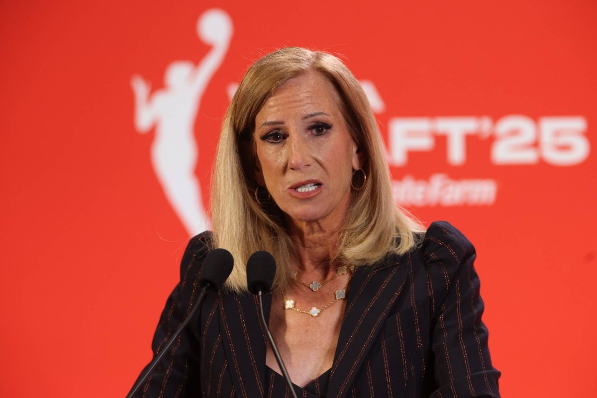  Apr 14, 2025; New York, New York, USA; WNBA commissioner Cathy Engelbert talks to the media before the 2025 WNBA Draft at The Shed at Hudson Yards. Mandatory Credit: Vincent Carchietta-Imagn Images 