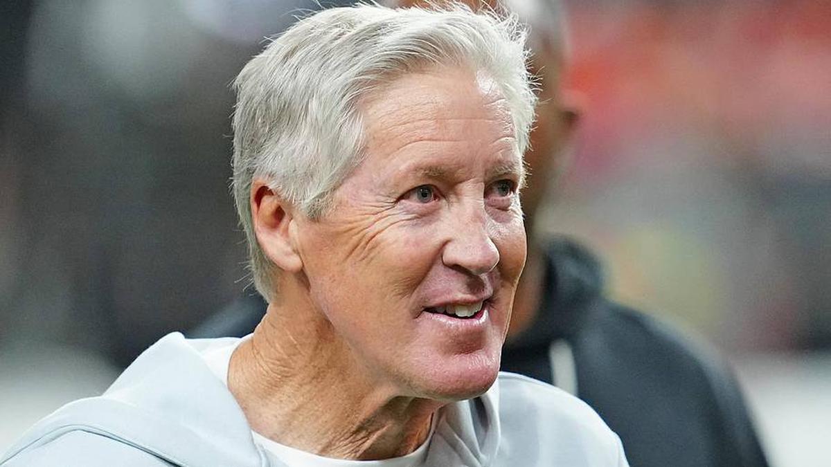  Jan 4, 2026; Paradise, Nevada, USA; Las Vegas Raiders head coach Pete Carroll walks off the field after the Raiders defeated the Kansas City Chiefs 14-12 at Allegiant Stadium. Mandatory Credit: Stephen R. Sylvanie-Imagn Images | Stephen R. Sylvanie-Imagn Images 