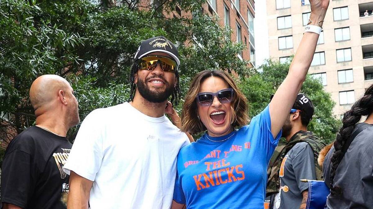  Jalen Brunson and Mariska Hargitay celebrate at the championship parade. | Jose Perez/Bauer-Griffin/GC Images 