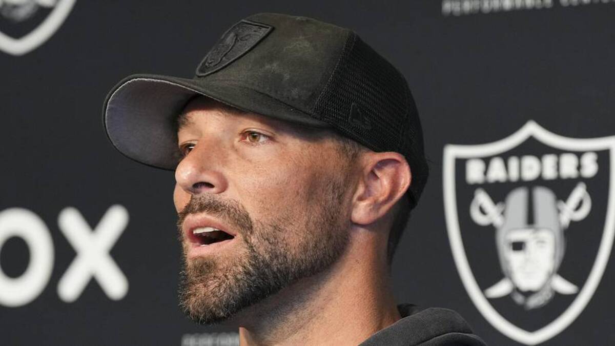  Jun 3, 2026; Henderson, NV, USA; Las Vegas Raiders defensive coordinator Rob Leonard speaks during a news conference during organized team activities at Intermountain Health Performance Center. Mandatory Credit: Candice Ward-Imagn Images | Candice Ward-Imagn Images 