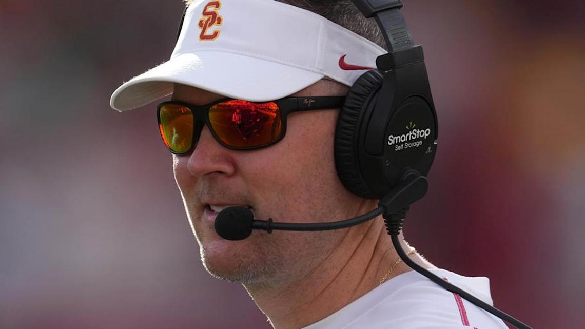  Nov 30, 2024; Los Angeles, California, USA; Southern California Trojans head coach Lincoln Riley reacts against the Notre Dame Fighting Irish in the second half at United Airlines Field at Los Angeles Memorial Coliseum. Mandatory Credit: Kirby Lee-Imagn Images | Kirby Lee-Imagn Images 