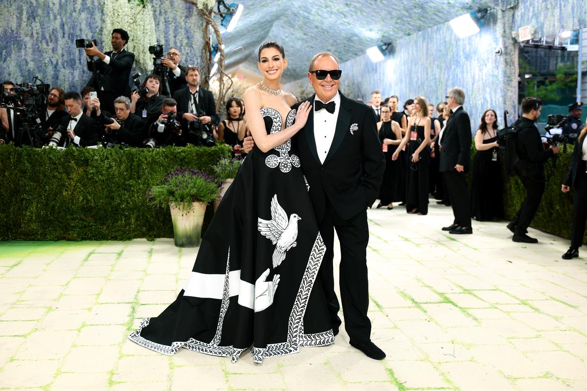  NEW YORK, NEW YORK – MAY 04: (L-R) Anne Hathaway and Michael Kors attend the 2026 Met Gala celebrating “Costume Art” at the Metropolitan Museum of Art on May 04, 2026 in New York City. (Photo by Dimitrios Kambouris/Getty Images for The Met Museum/Vogue) 
