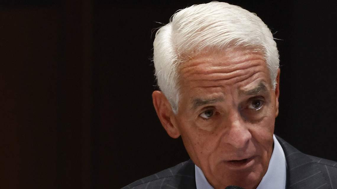 Charlie Crist's conservative past comes under attack from Welch supporters 