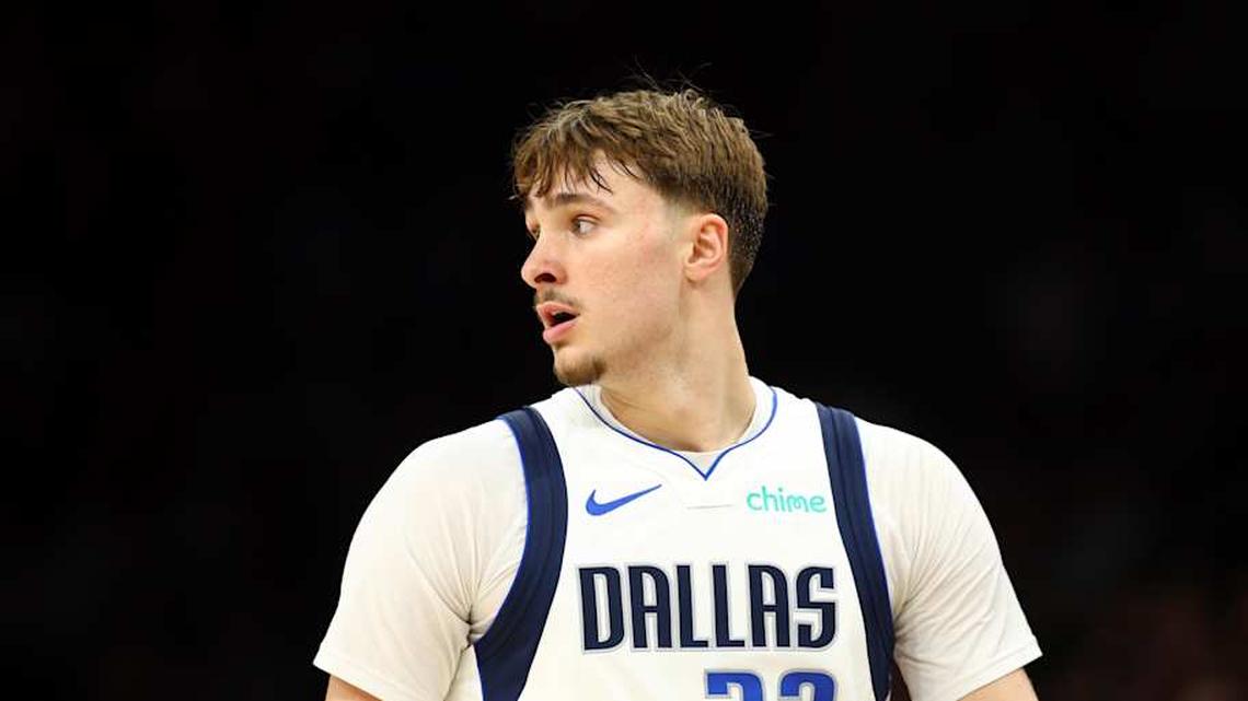  Apr 8, 2026; Phoenix, Arizona, USA; Dallas Mavericks forward Cooper Flagg (32) against the Phoenix Suns at Mortgage Matchup Center. Mandatory Credit: Mark J. Rebilas-Imagn Images | Mark J. Rebilas-Imagn Images 