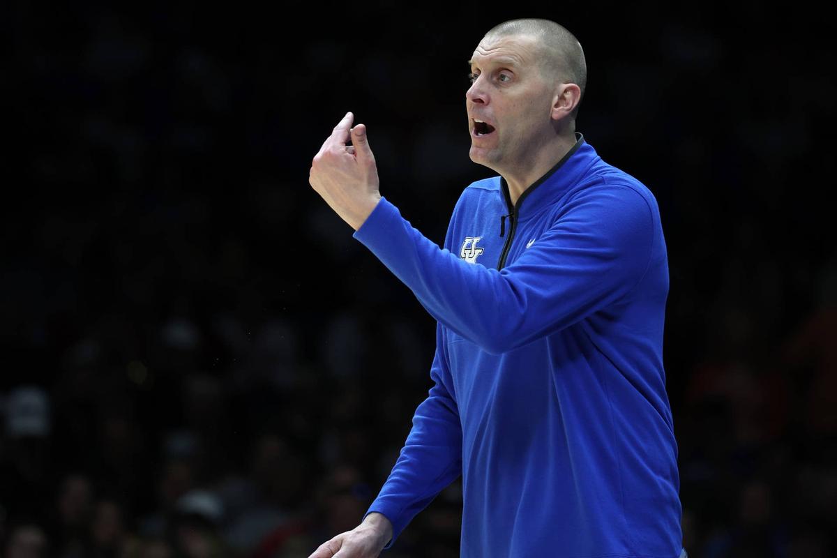  Kentucky Wildcats men's basketball coach Mark Pope. © Trevor Ruszkowski-Imagn Images